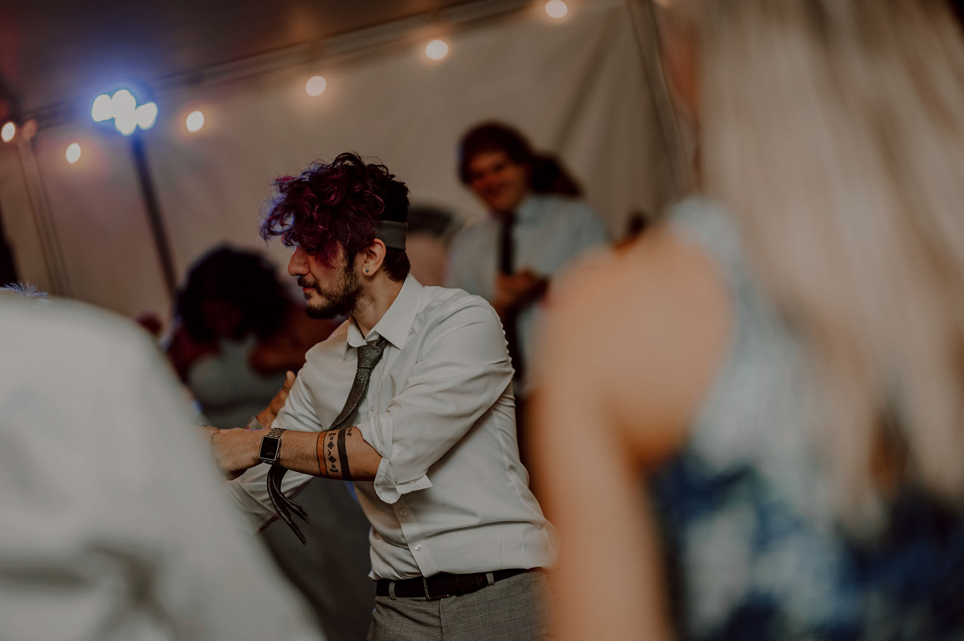 Vak dancing at a wedding